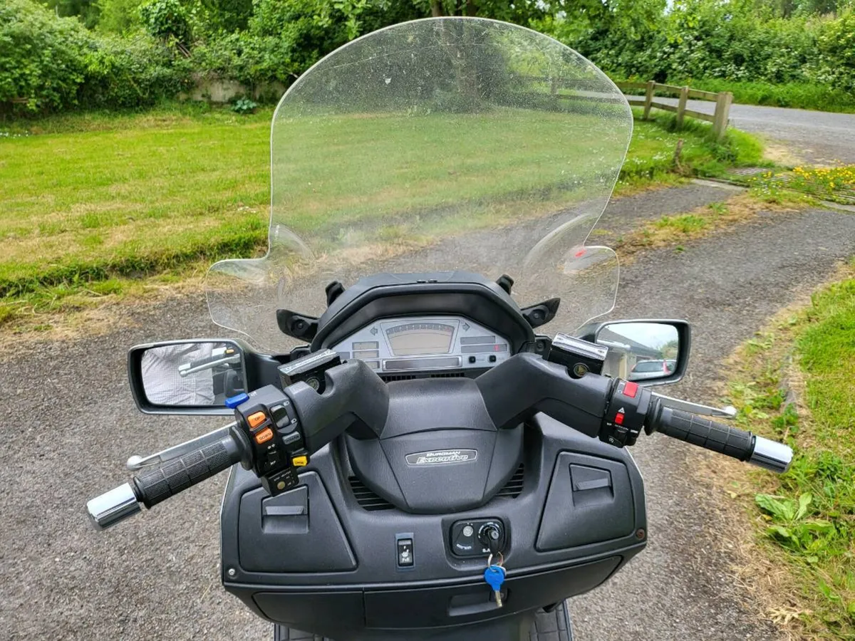 2011 650 Burgman Executive. - Image 2