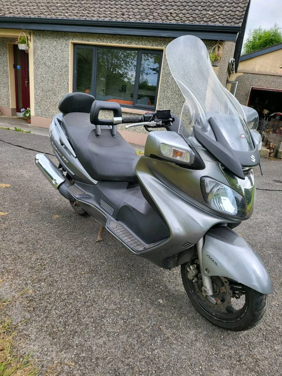 2011 650 Burgman Executive. - Image 3