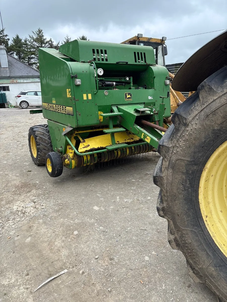 John Deere 575 baler - Image 2