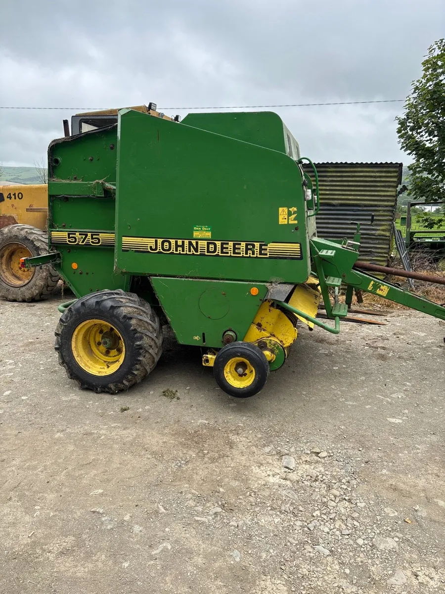 John Deere 575 baler - Image 1