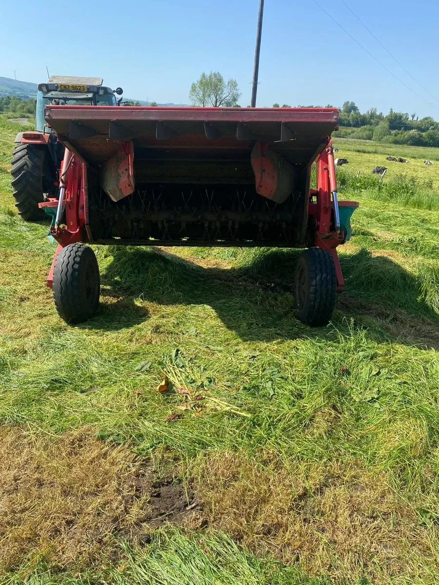 Conditioner mower - 9ft Taarup 4028 - Image 4