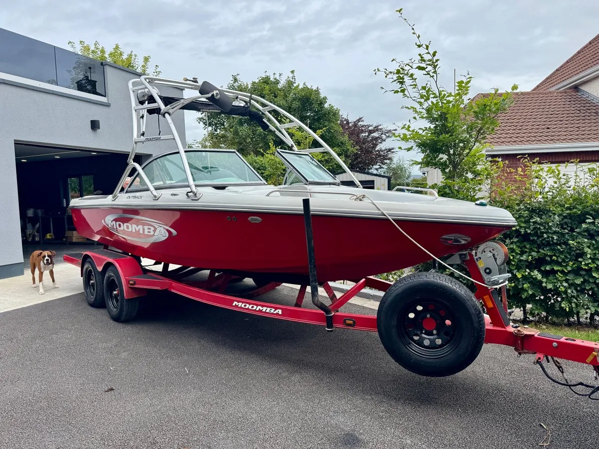 Moomba Outback V8 Ski Boat - Image 1
