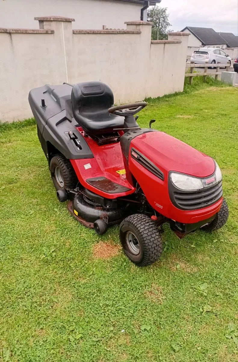 Ride on lawnmower - Image 1