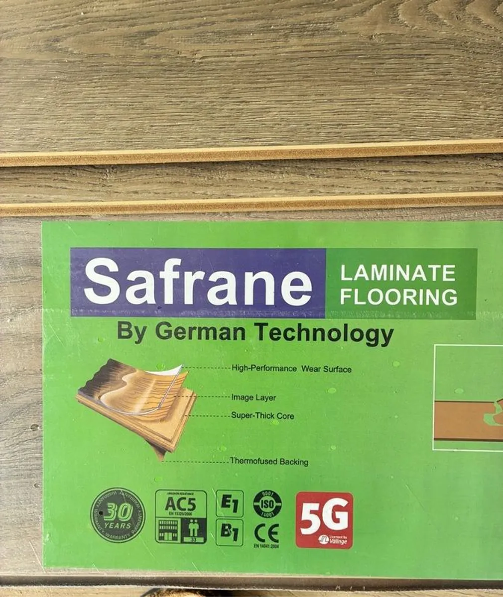laminate floor - Image 1