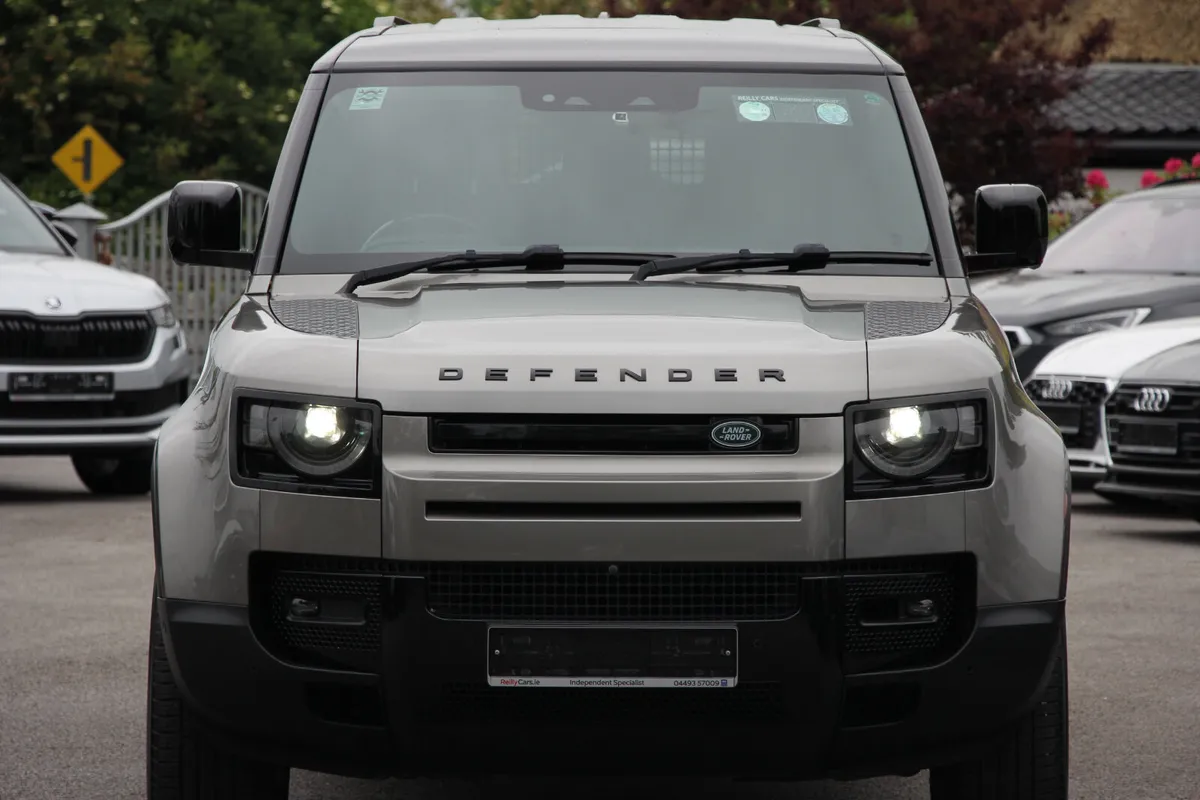 Defender 110 3 seats D300 bhp * 1 owner from new - Image 2