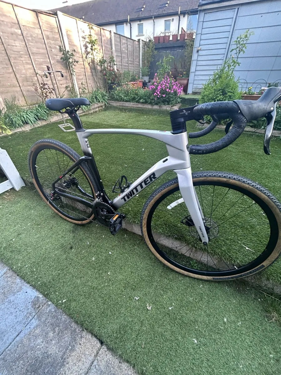 Road gravel bike Full carbon 54 Frame - Image 1