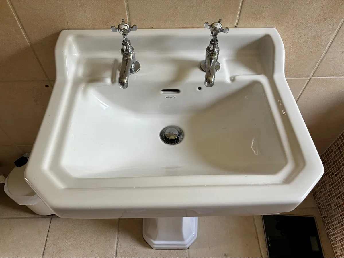 Bathroom sink and taps - Image 3