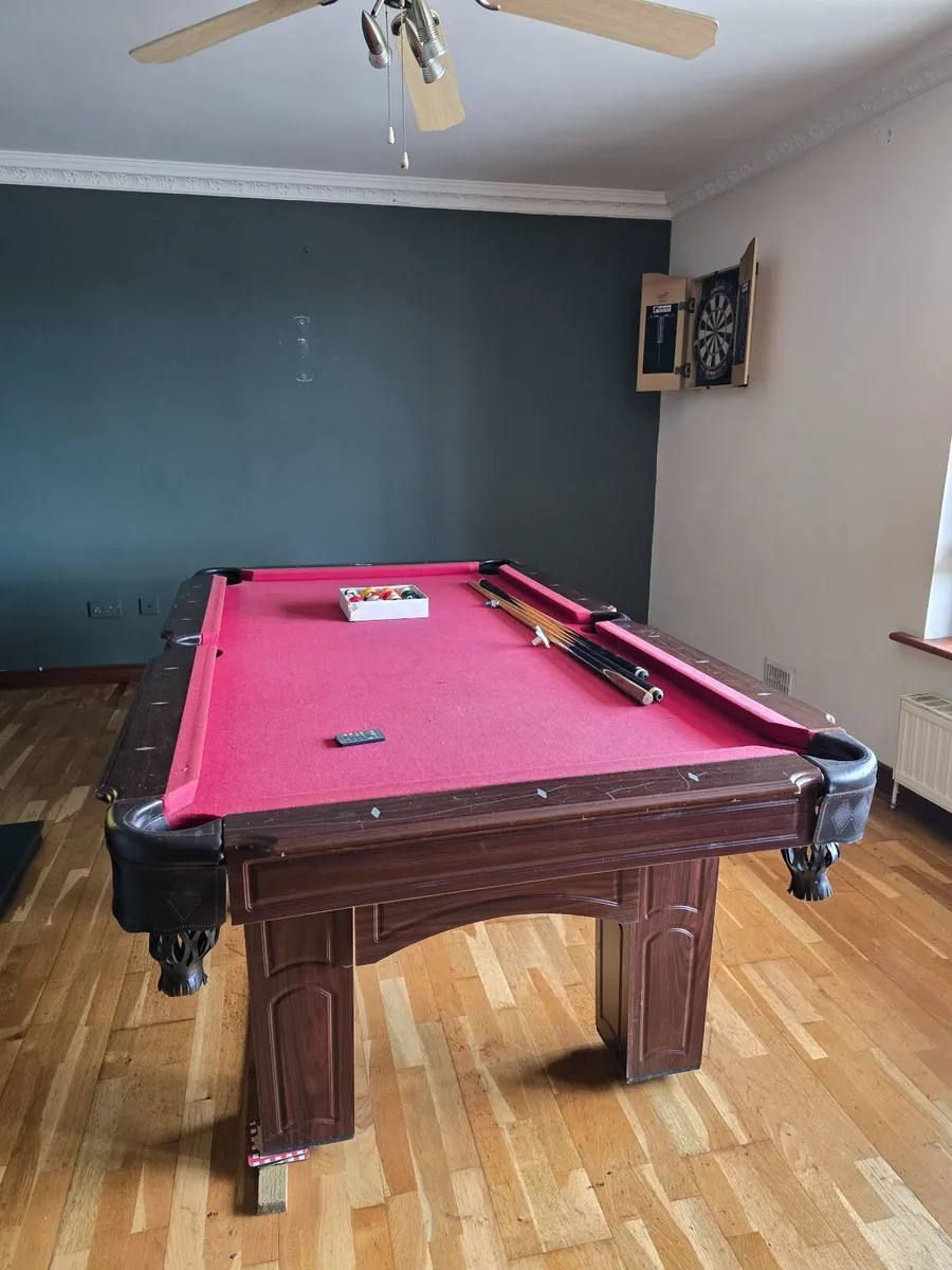 Pool table - Image 1