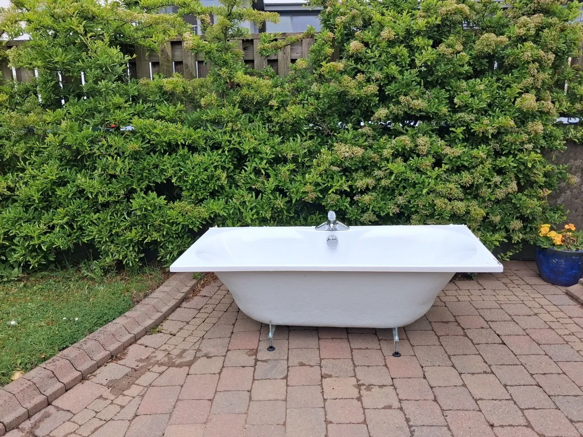 Bath and screen - Image 3