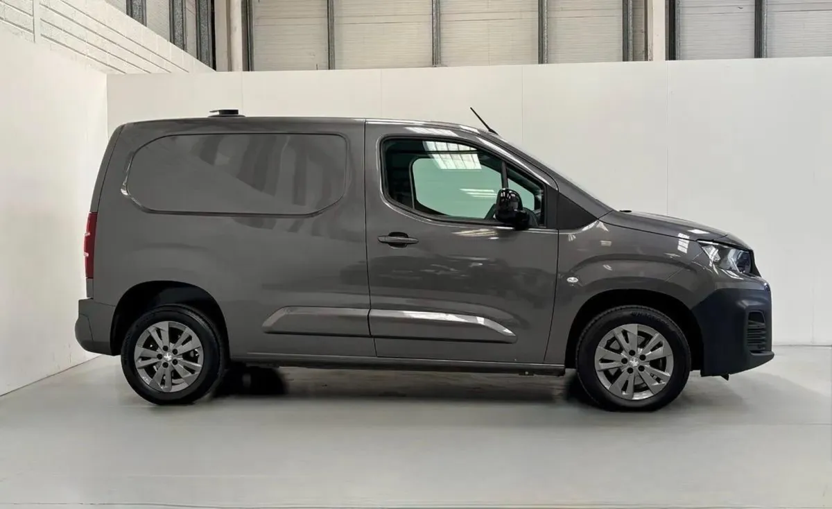 Peugeot Partner Asphalt Prem + €205 / Month - Image 3