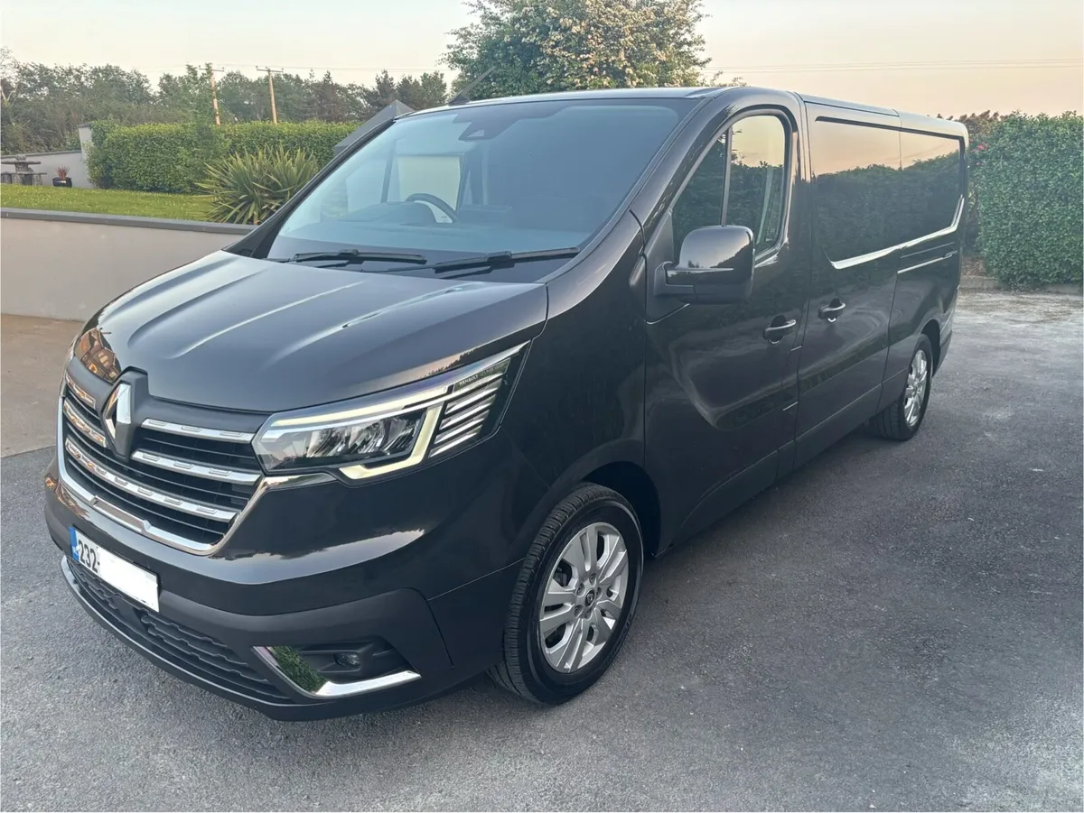 (232) Renault Trafic LL30 Extra 2023 Black - Image 2