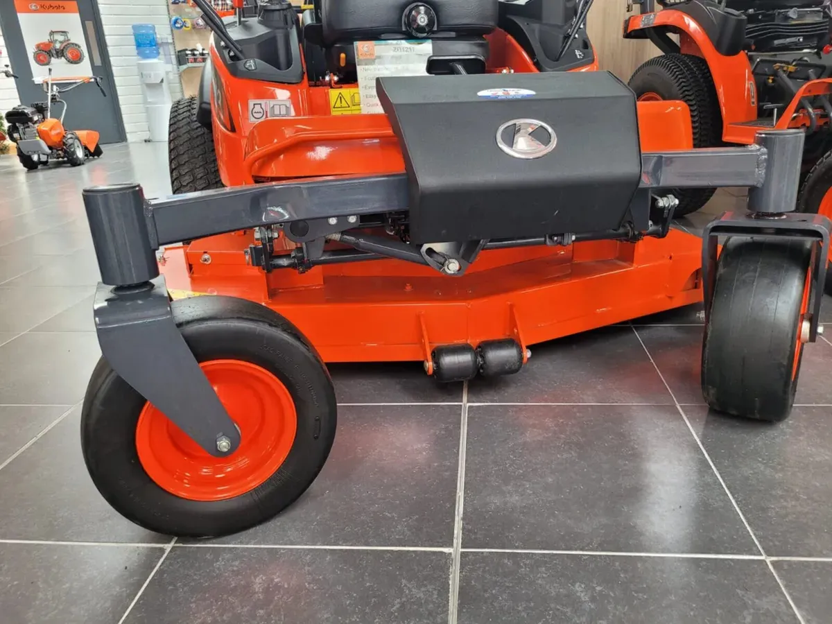 New Kubota ZD1211 Zero Turn lawnmower - Image 3