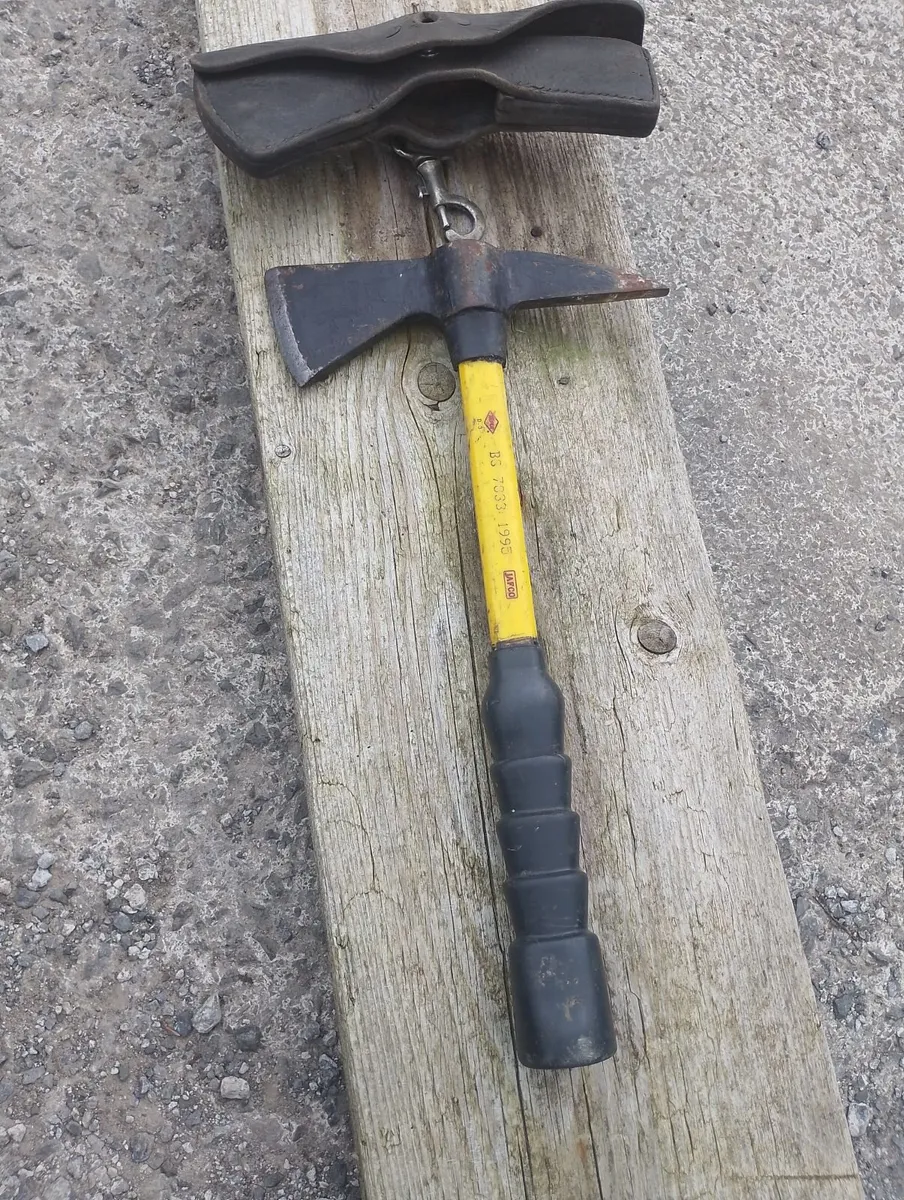 Original Fireman's axe hachet hand held - Image 1
