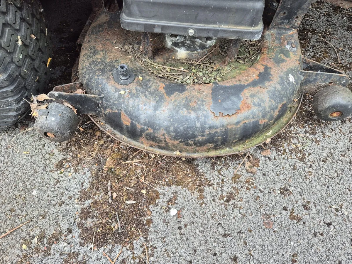 Ride on lawnmower - Image 4