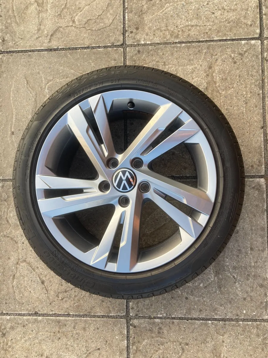 Genuine VW Golf R-Line MK8 – Valencia - Image 4
