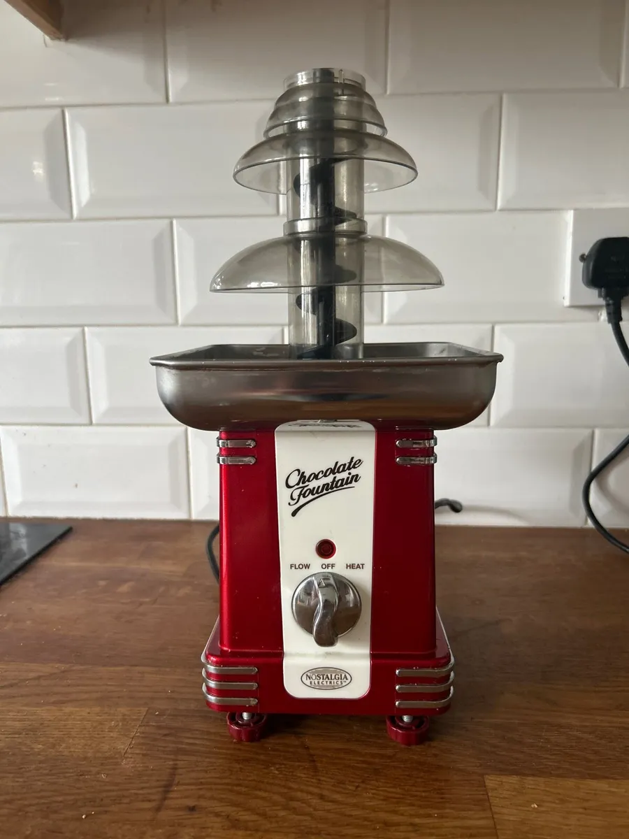 Chocolate fountain - Image 1