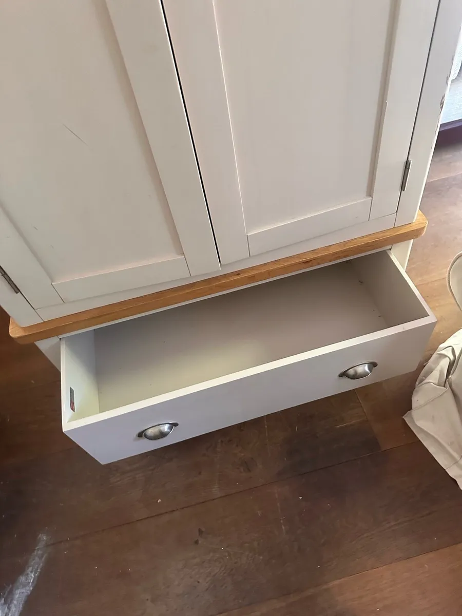 Wardrobe - Image 3