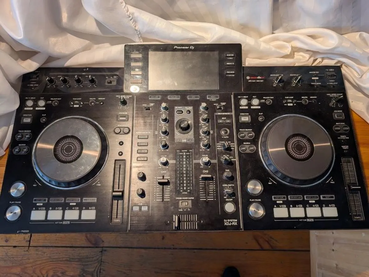 Pioneer XDJ-RX All In One DJ Controller + Headphones - Image 1
