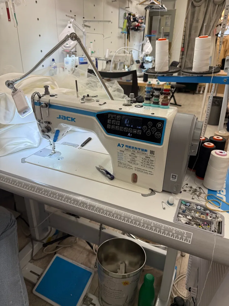 Jack industrial sewing machine - Image 1