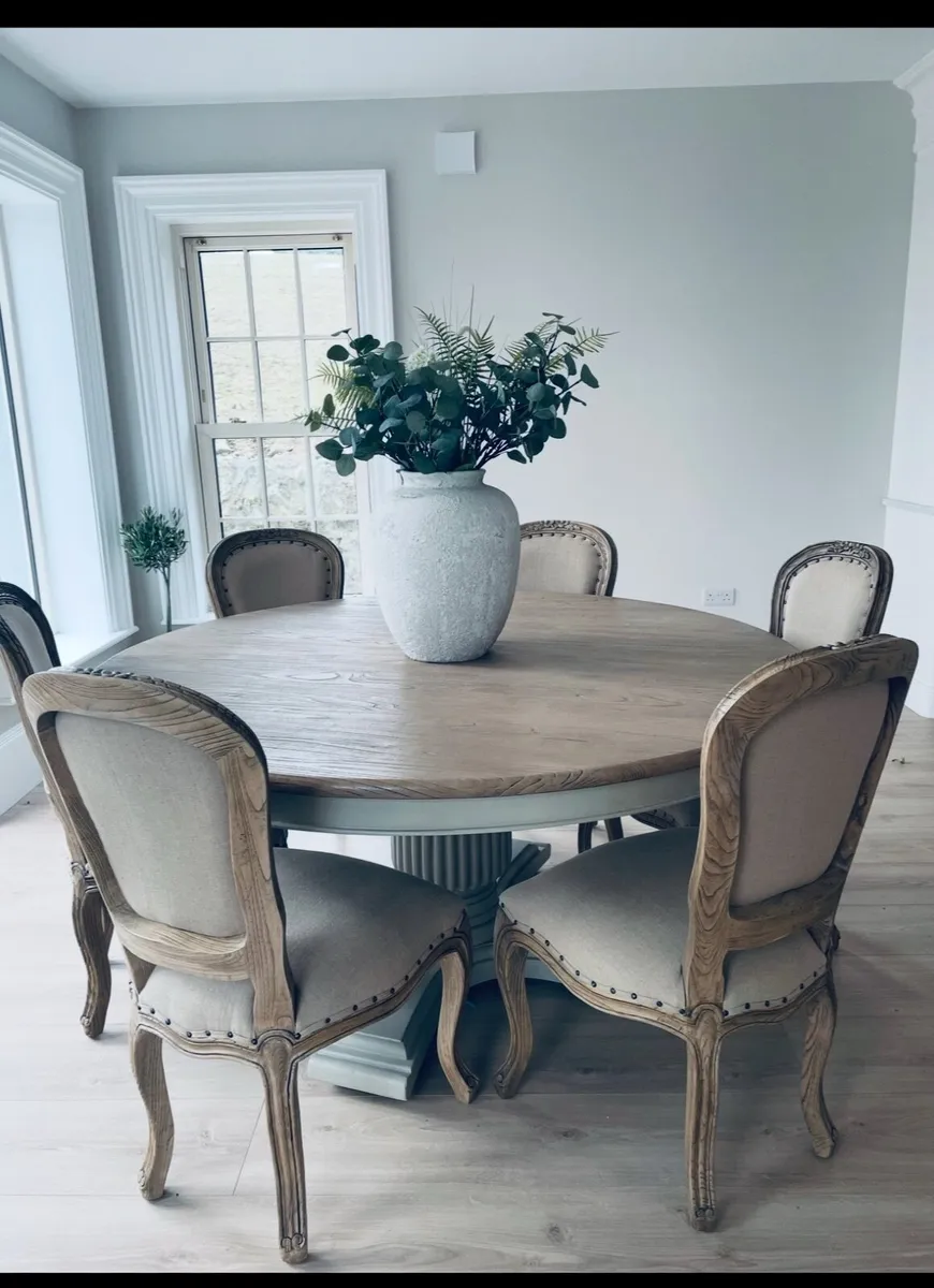 Dining table and chairs - Image 1