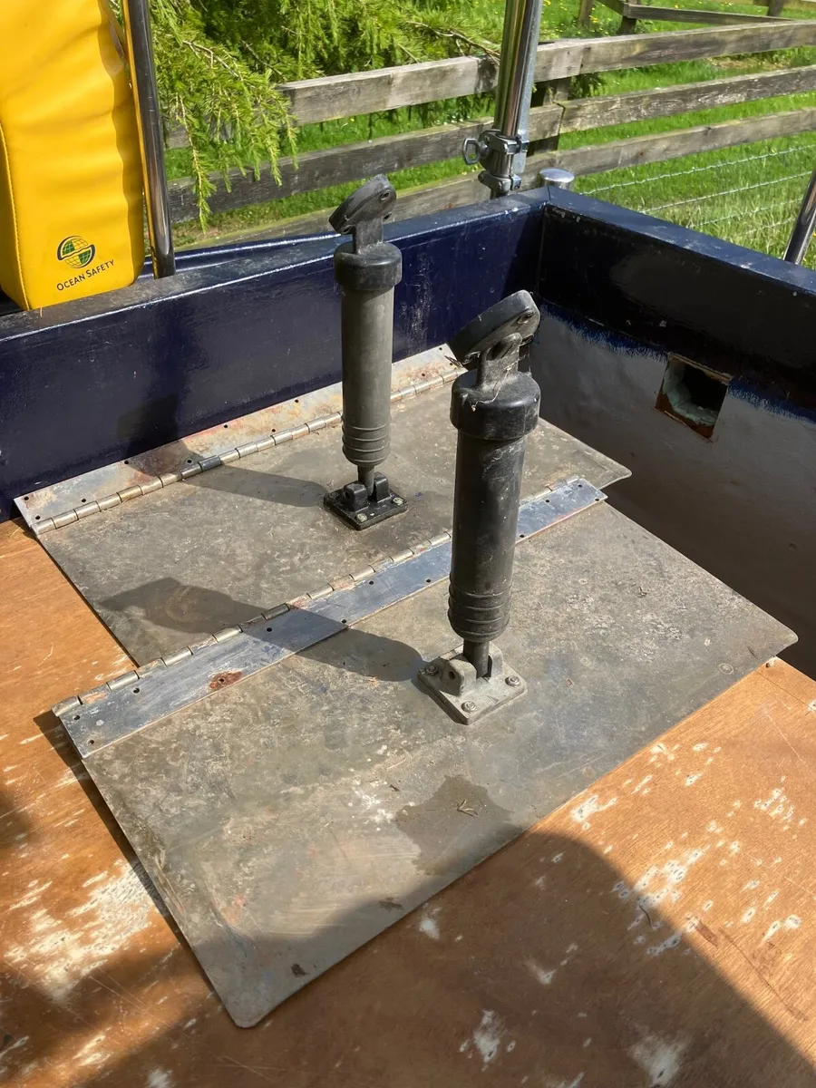 BOAT TRIM TABS + HYDRAULIC TRIM PUMP USED €150 - Image 2