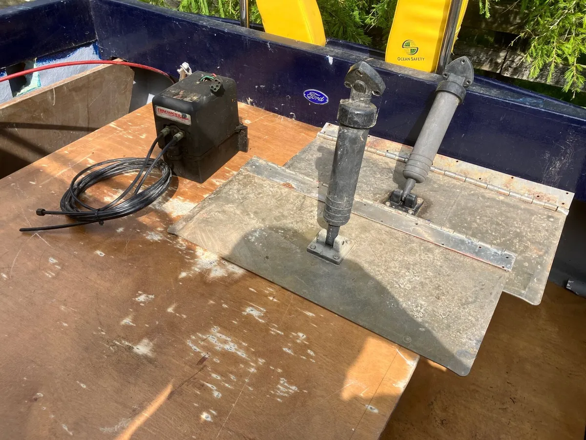 BOAT TRIM TABS + HYDRAULIC TRIM PUMP USED €150 - Image 3
