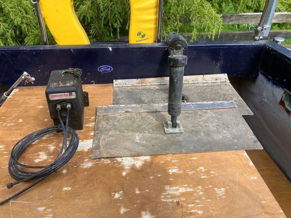 BOAT TRIM TABS + HYDRAULIC TRIM PUMP USED €150 - Image 4
