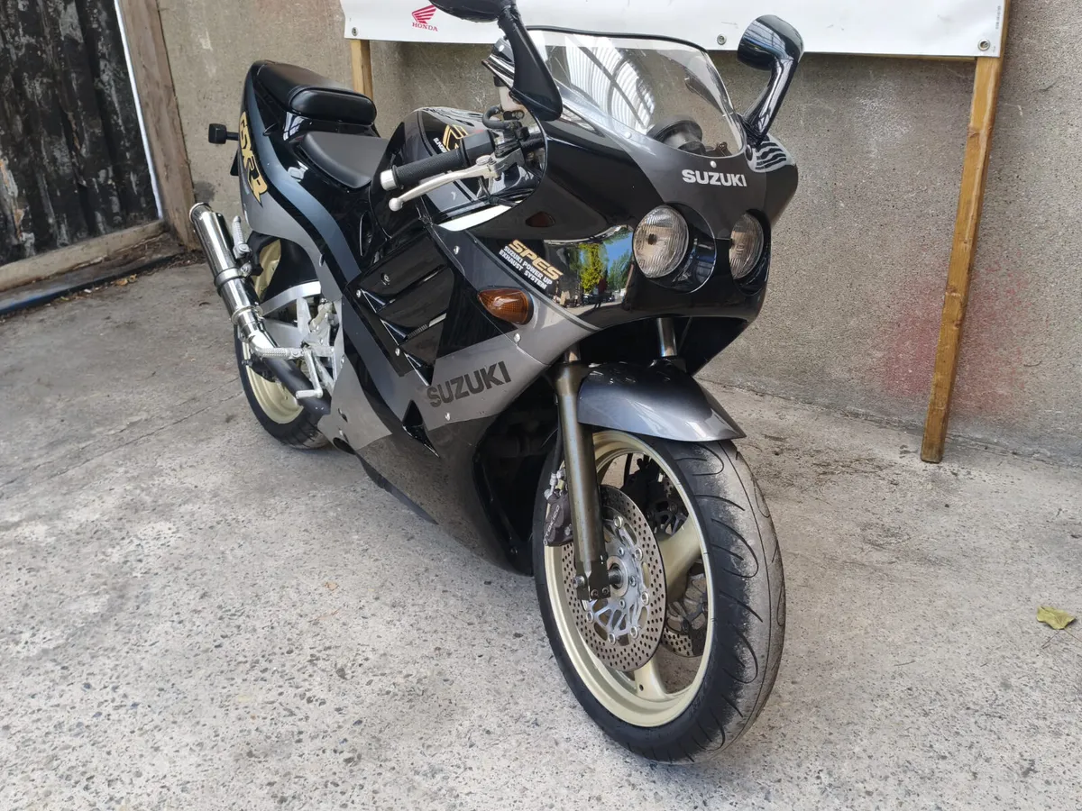 1989 Suzuki GSXR250RR - Image 4