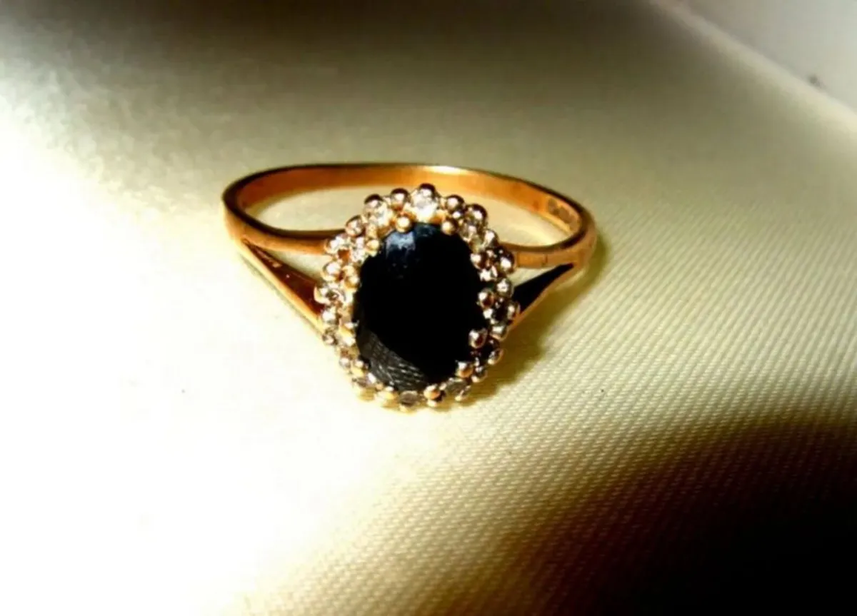 Vintage 9ct Gold Sapphire and Diamond Ring - Image 2