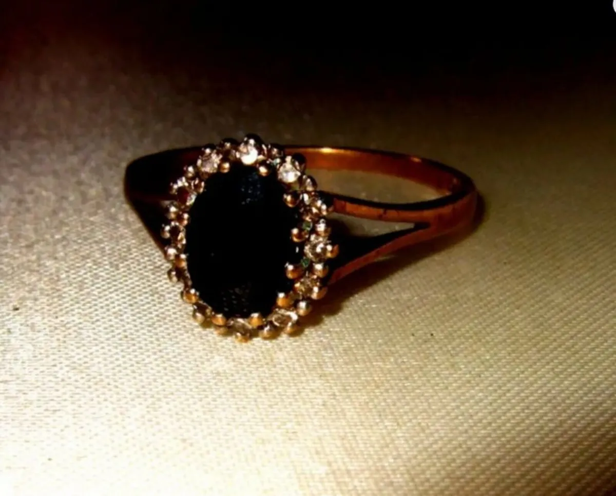 Vintage 9ct Gold Sapphire and Diamond Ring - Image 3