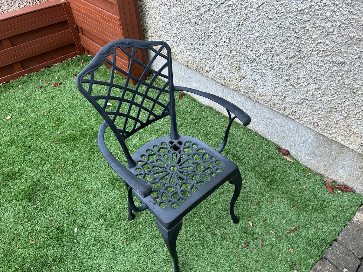 Cast Aluminium  6-Seat  Garden Dining Set - Image 4