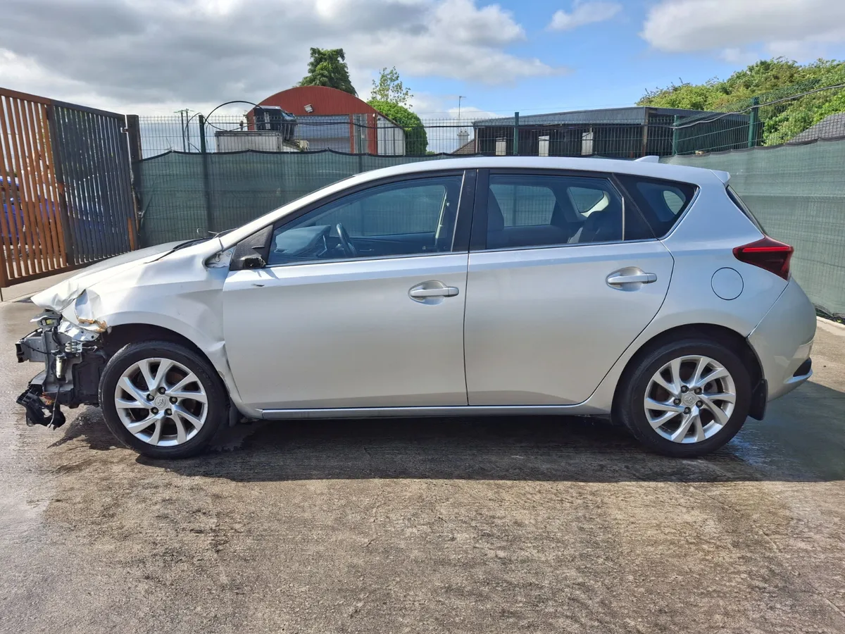 2017 Toyota Auris  1.4 D4D - Image 1