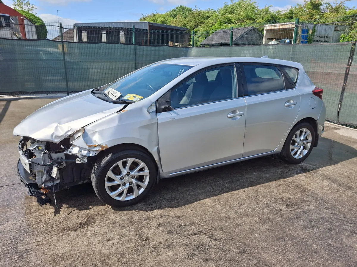 2017 Toyota Auris  1.4 D4D - Image 2