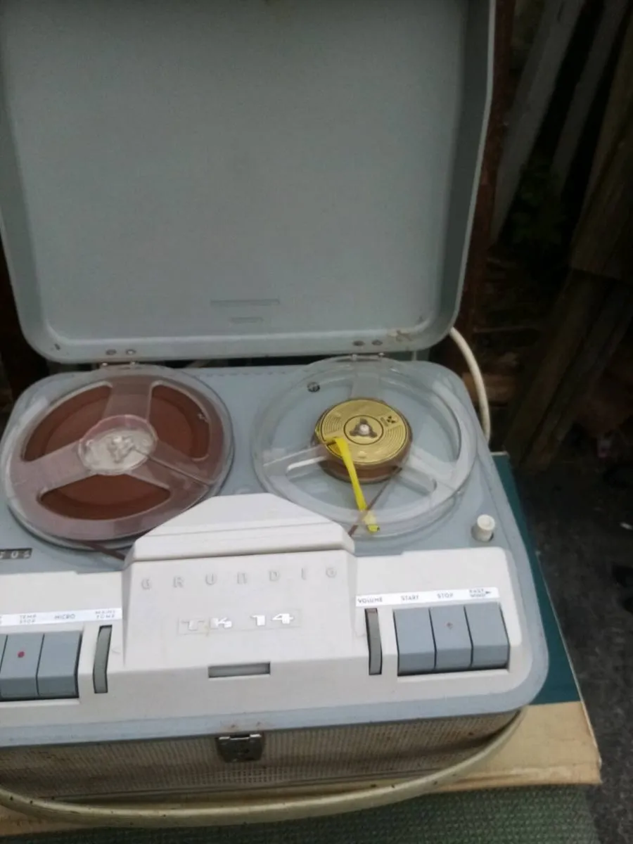 Old tape recorder - Image 2