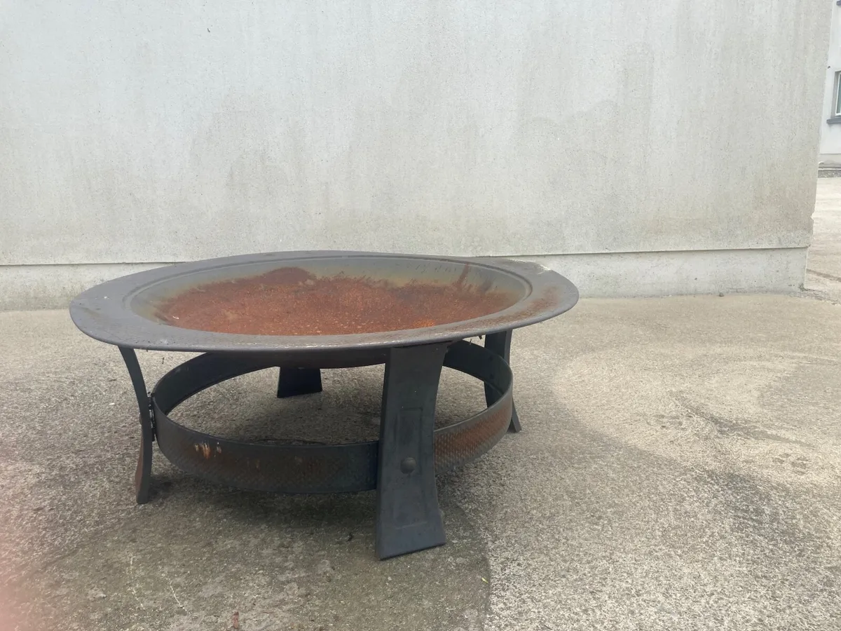 Fire pit - Image 1