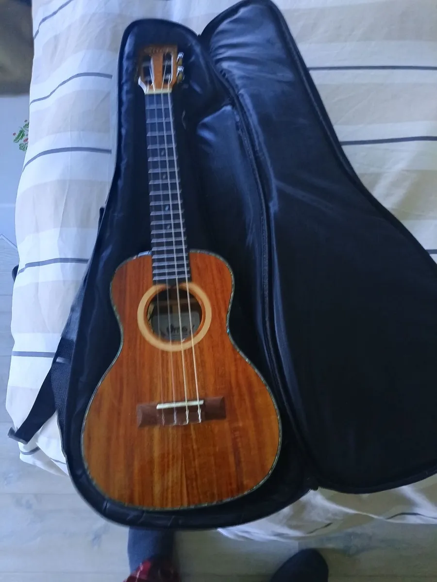 Uma Tenor Ukulele Left or Right Hand - Image 1