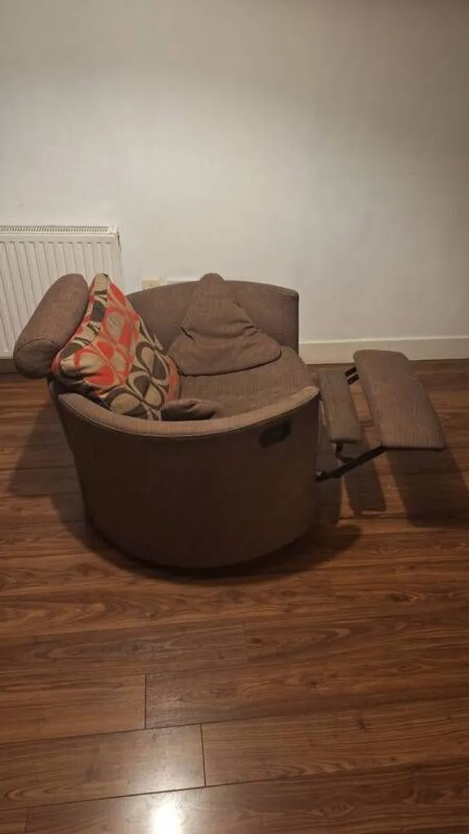 Luxury Armchair; FAMA "Moonchair" - Image 2