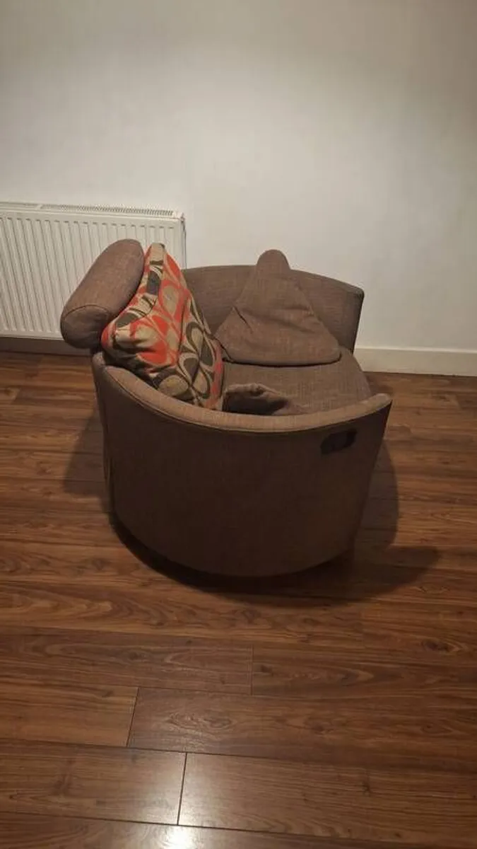 Luxury Armchair; FAMA "Moonchair" - Image 3