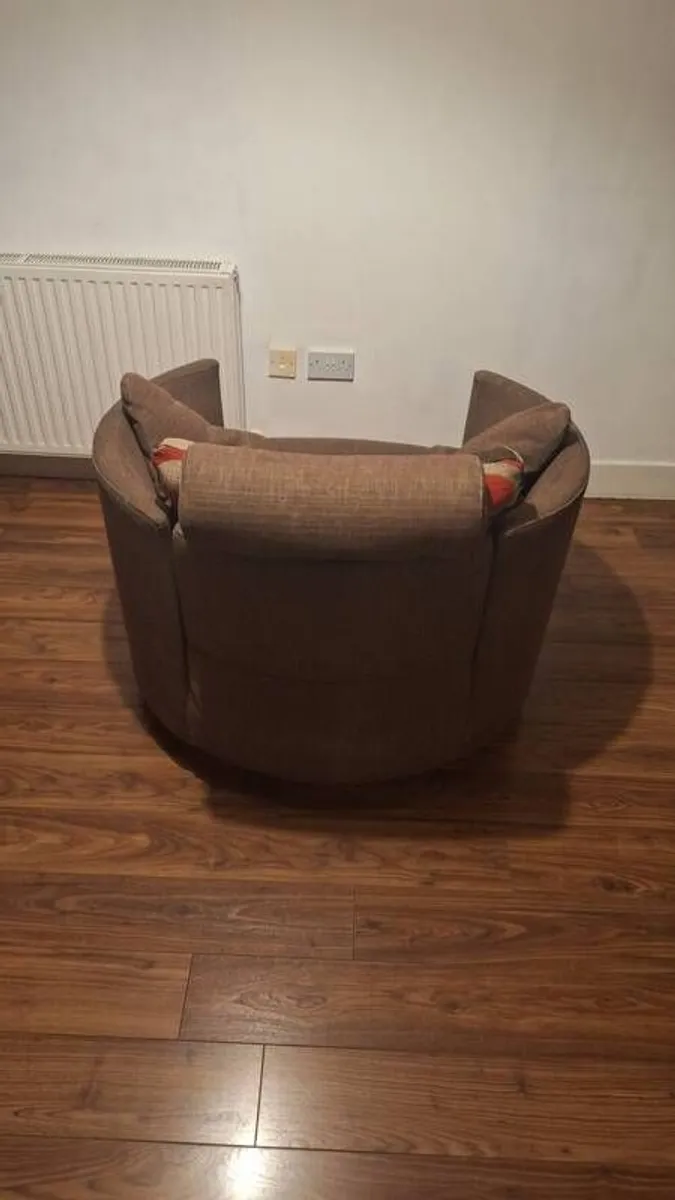 Luxury Armchair; FAMA "Moonchair" - Image 4