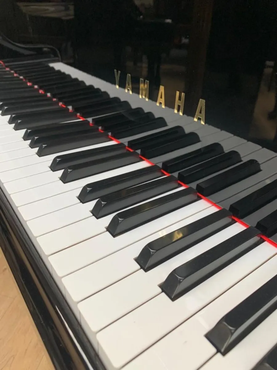 Yamaha G1 Grand piano | c.1975 | Black - Image 2