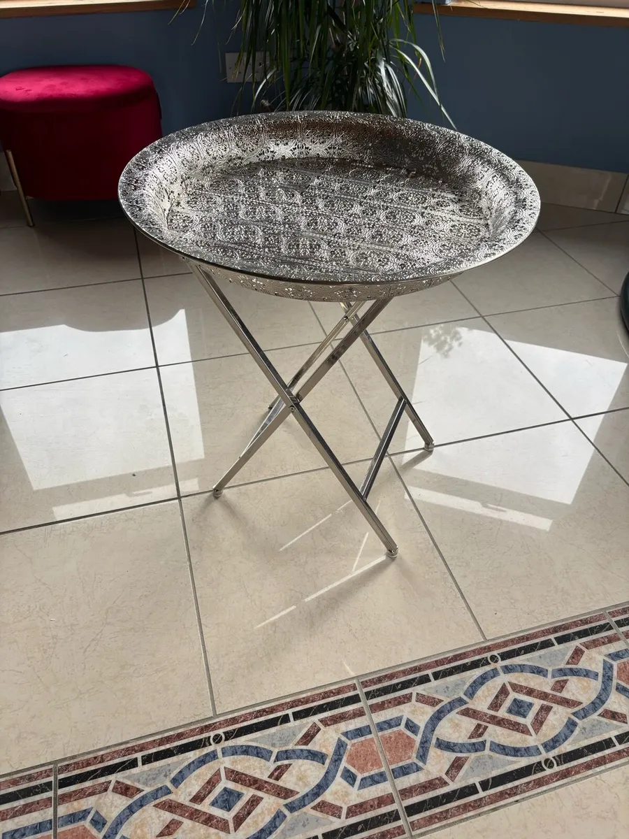 Metal table - Image 1