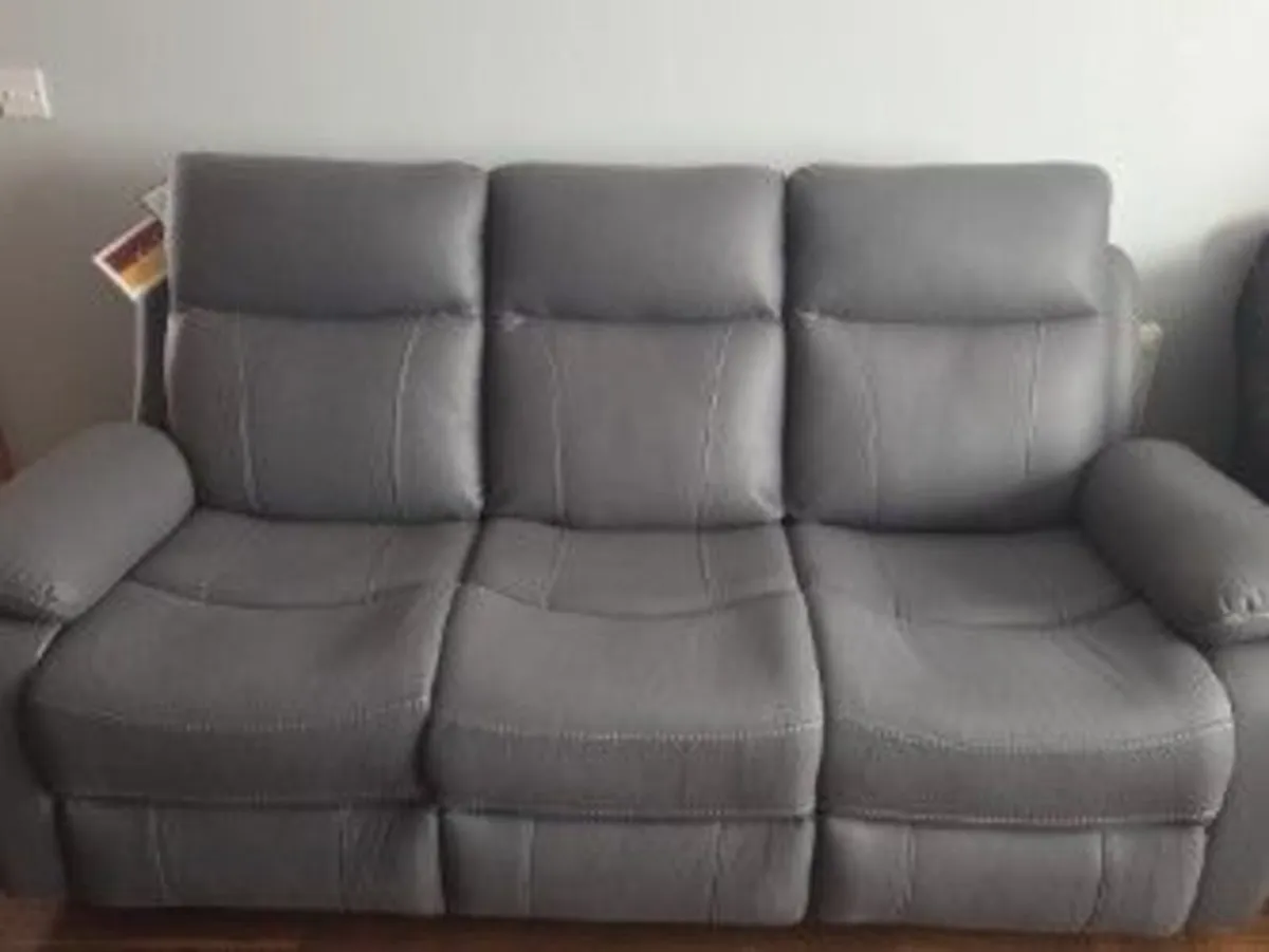 3 +1+1 Seater sofa reclining and 5ft Divan bed - Image 2