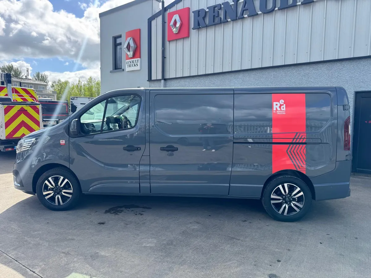 New unused Renault Trafic red edition Exclusive - Image 2