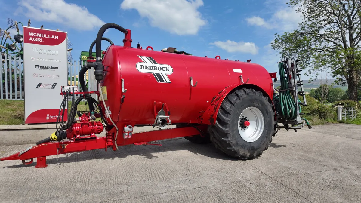 2019 Redrock 2500g Tanker c/w 2021 AgQuip 9m Dribb - Image 1