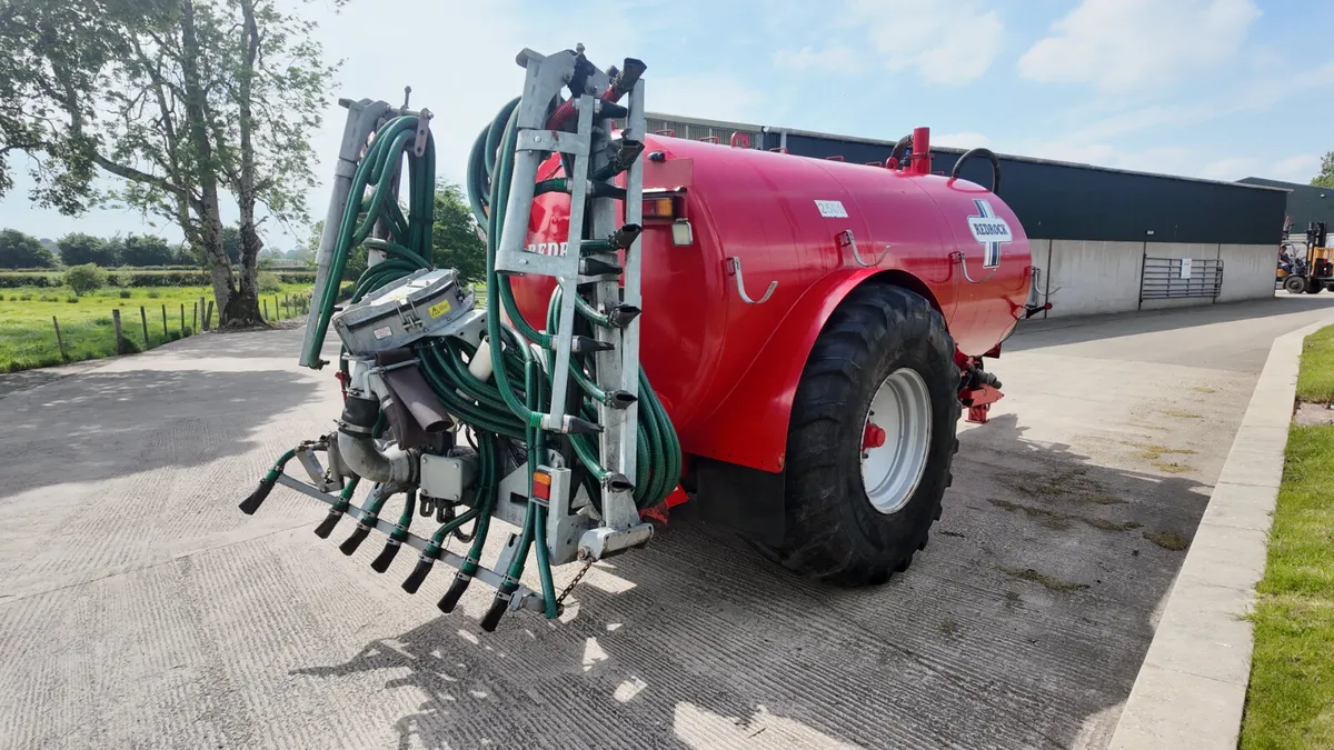 2019 Redrock 2500g Tanker c/w 2021 AgQuip 9m Dribb - Image 4