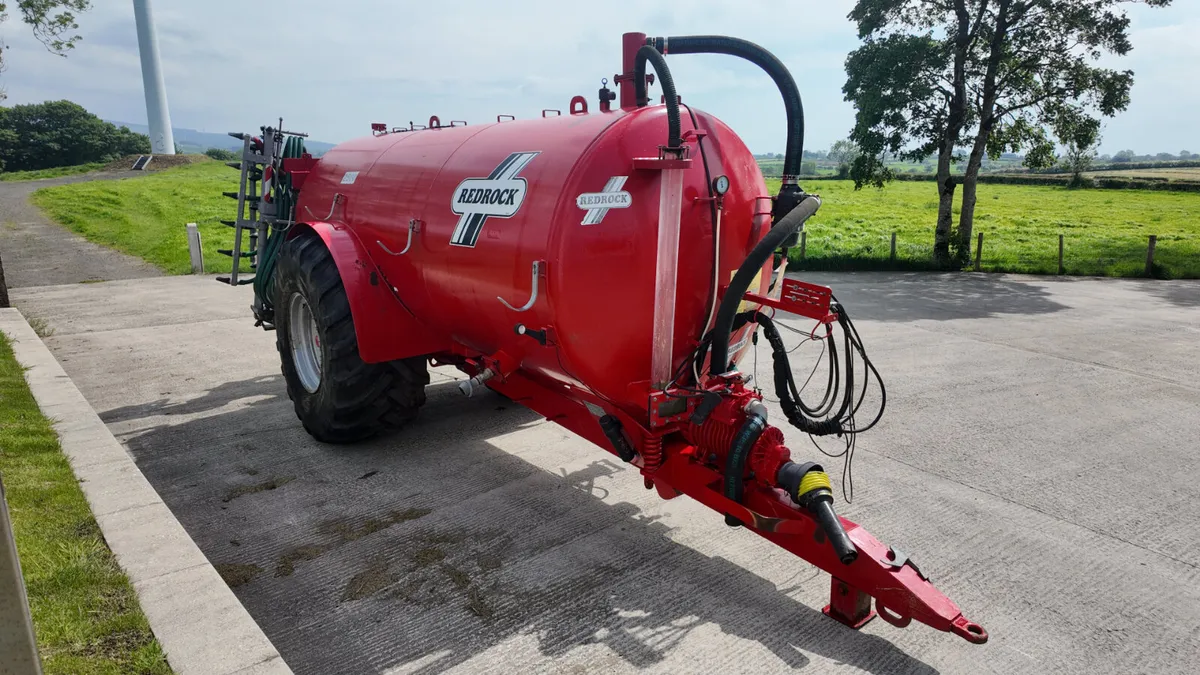 2019 Redrock 2500g Tanker c/w 2021 AgQuip 9m Dribb - Image 3