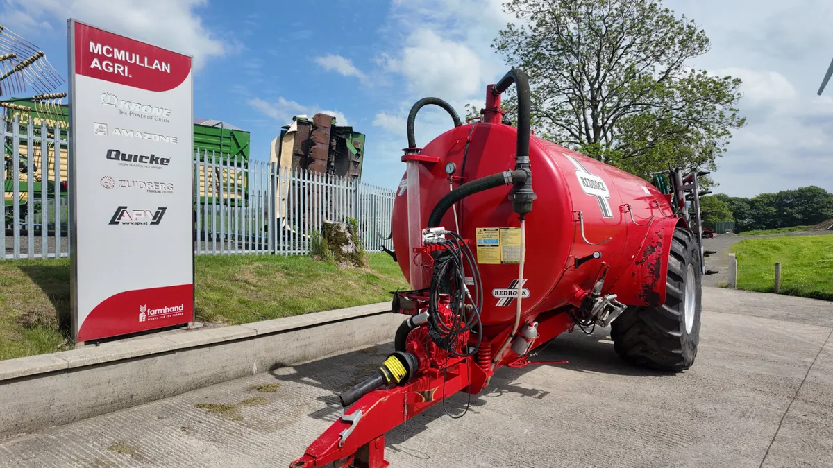 2019 Redrock 2500g Tanker c/w 2021 AgQuip 9m Dribb - Image 2