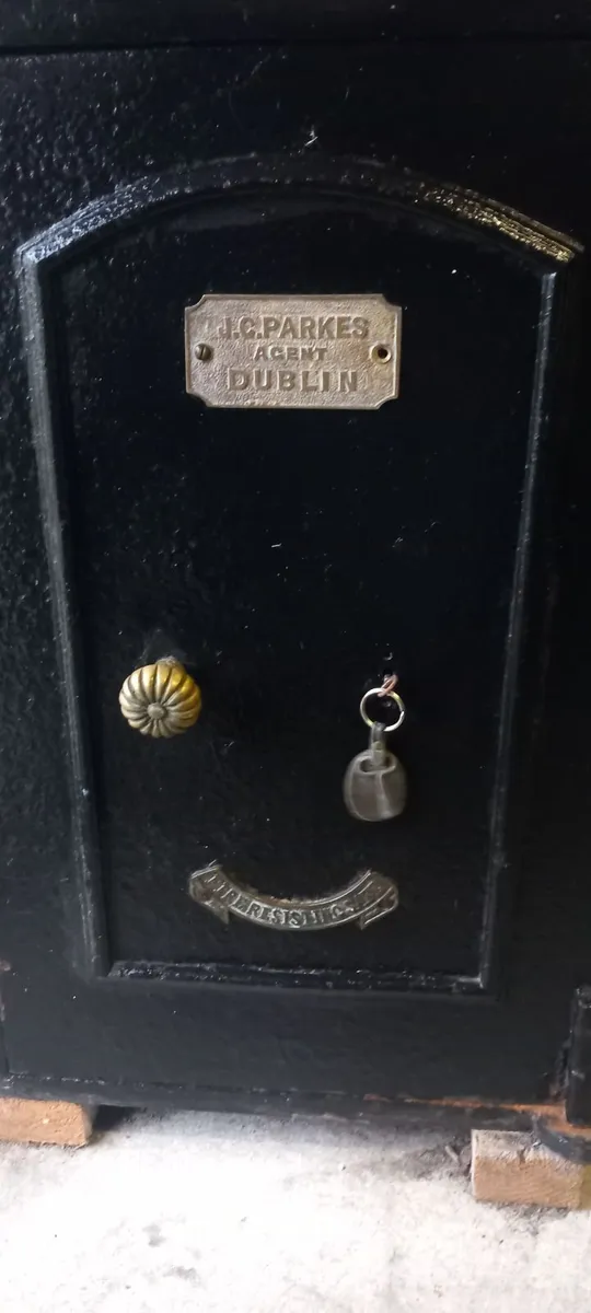 Antique Safe - Image 1