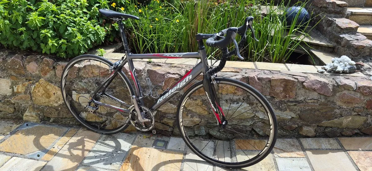 Raleigh medium Road bike - Image 3