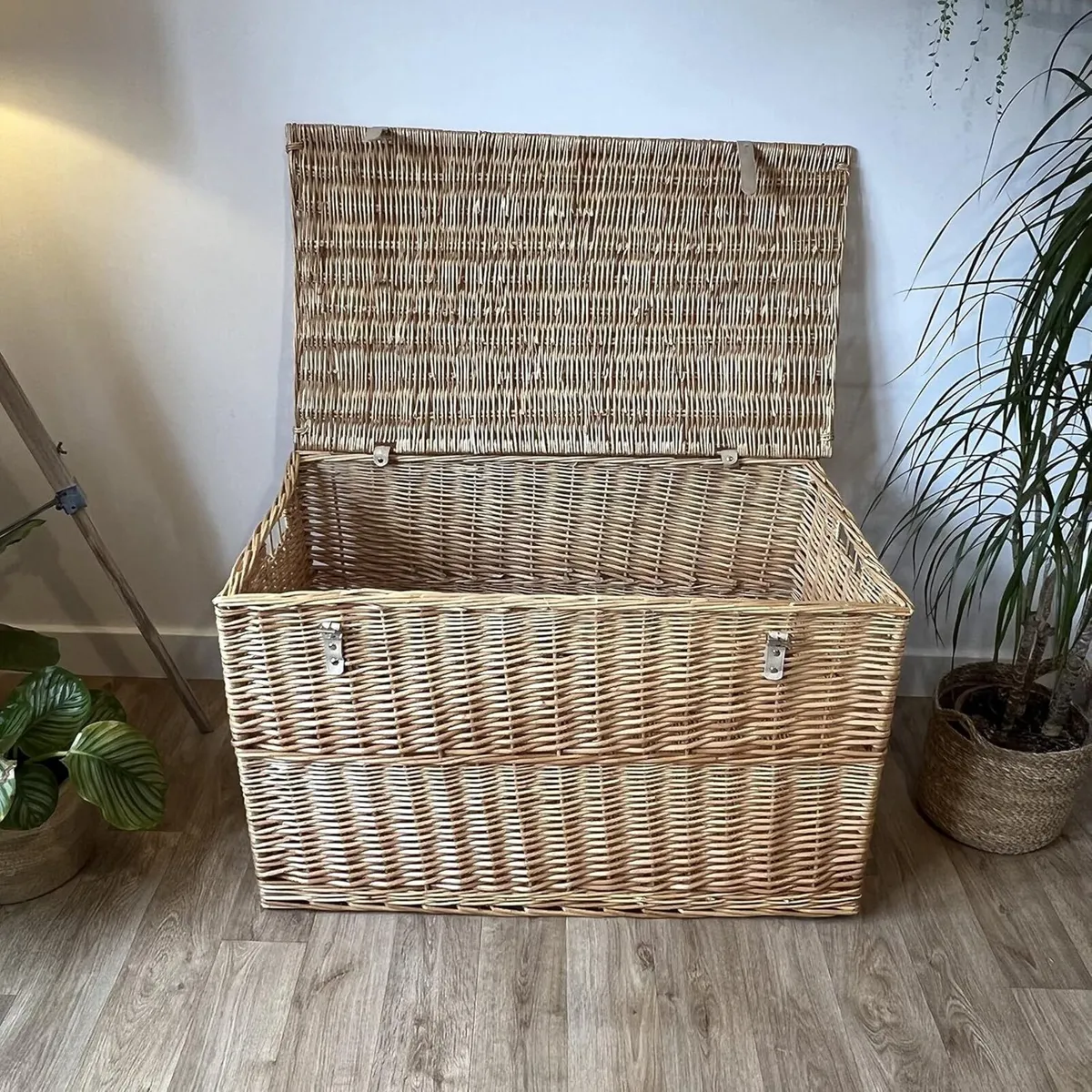 - Lightweight Wicker Storage Trunk Handcrafted - Image 4